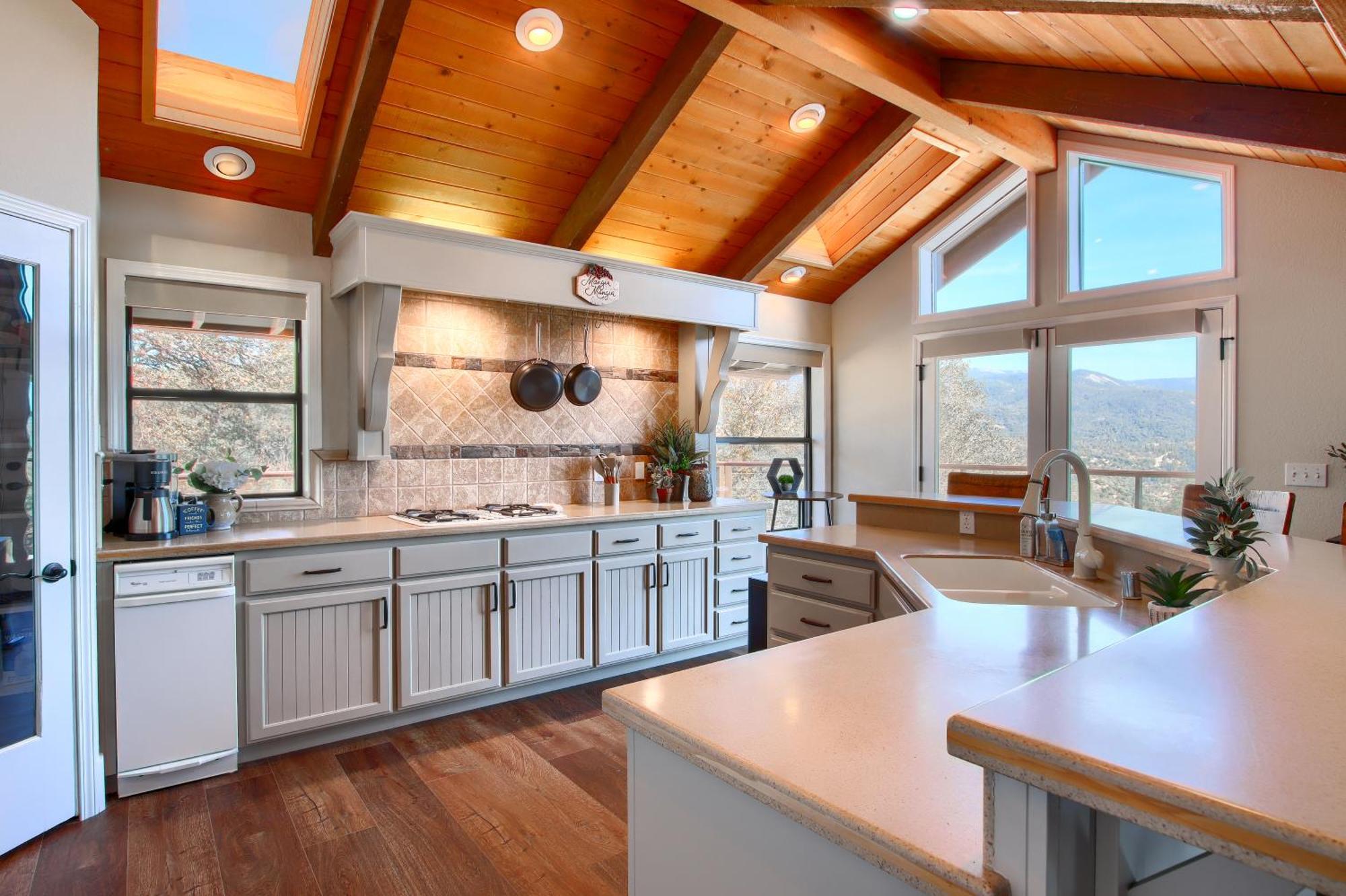 New! Yosemite Mountain Villa, Stunning Views -More Оукхърст Екстериор снимка